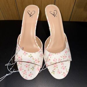 Windsor Floral Mules NWT